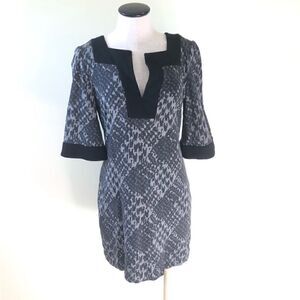 Trina Turk Women’s Size 6 Short Tunic Dress Grey Black Half Sleeve Split Neck